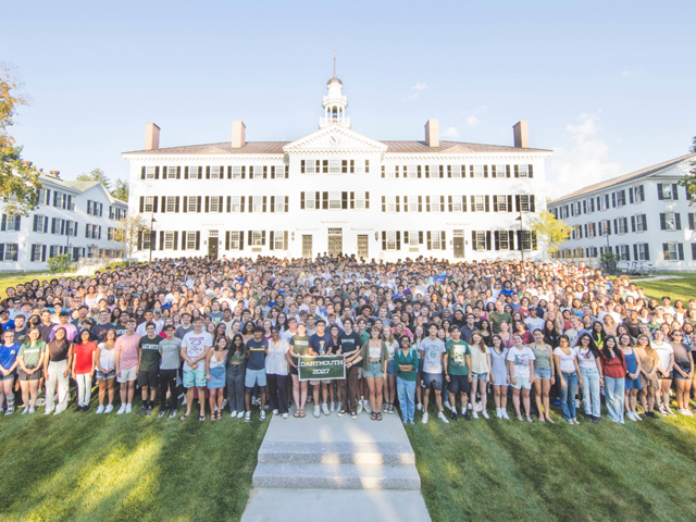 Class of 2027 class photo in front of Dartmouth Hall