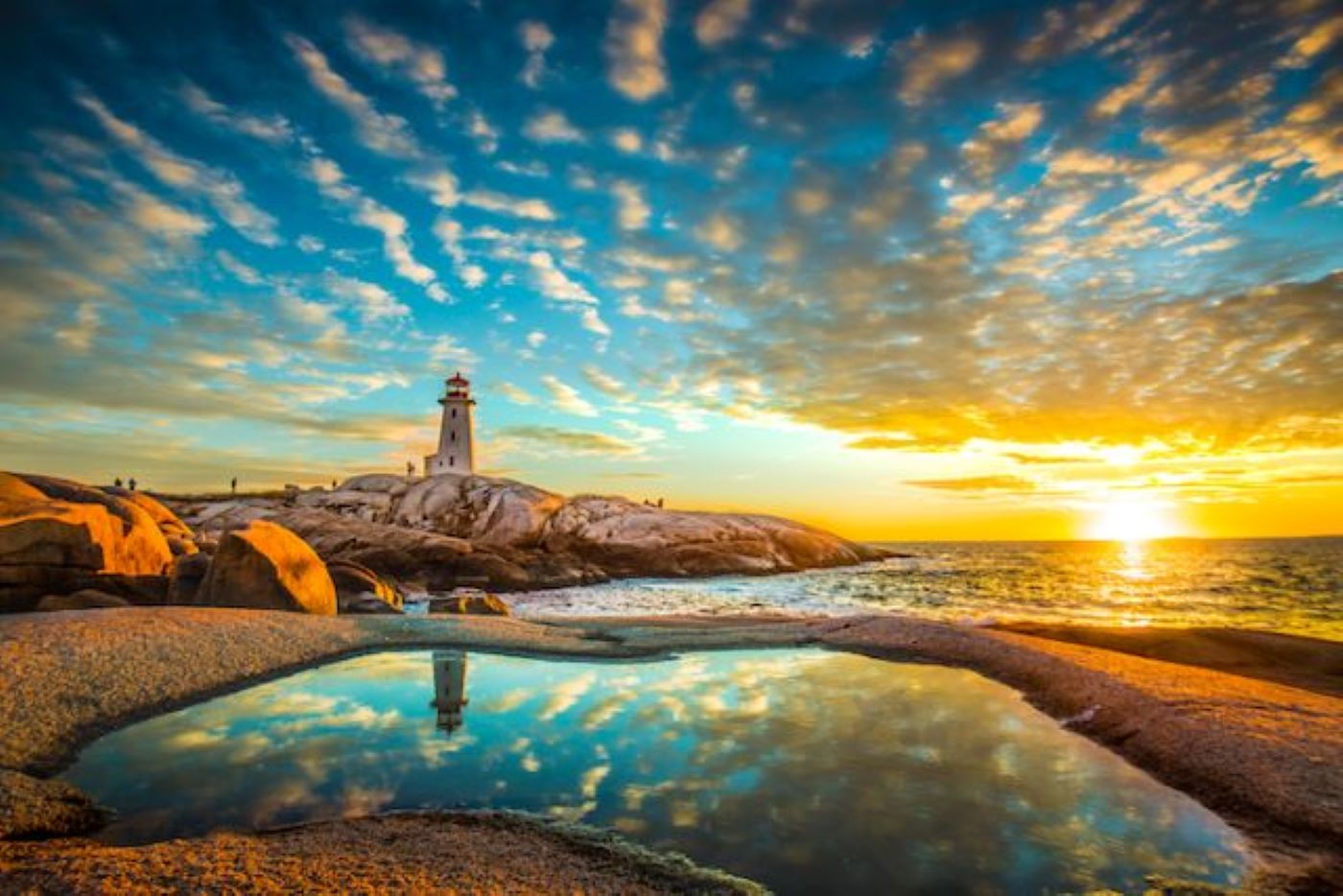 Maine lighthouse at sunrise
