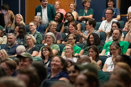 Eager crowd anticipating Rachel Dratch at Reunions 2024