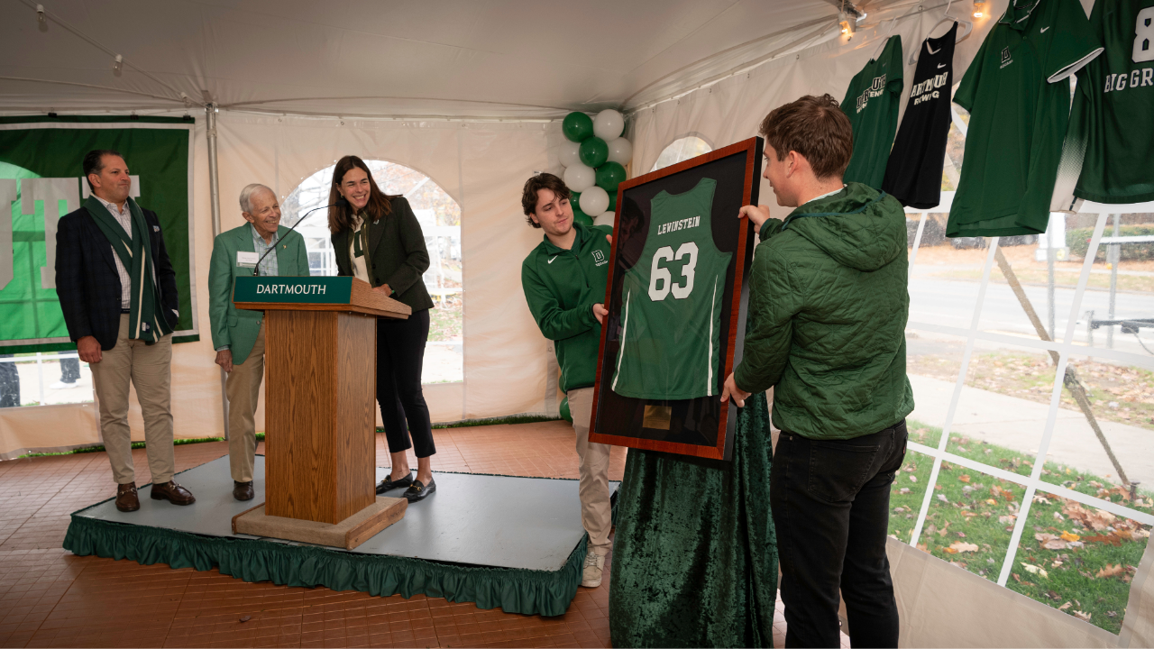 Stephen Lewinstein ’63 P’98 was presented with a jersey at the dedication ceremony. 