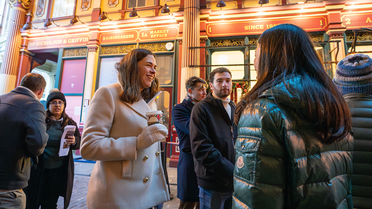 President Beilock speaking with FSP students during her tour of old London