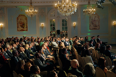 Image of a large crowd in the Savoy Hotel in London for the Presidential Welcome Tour event