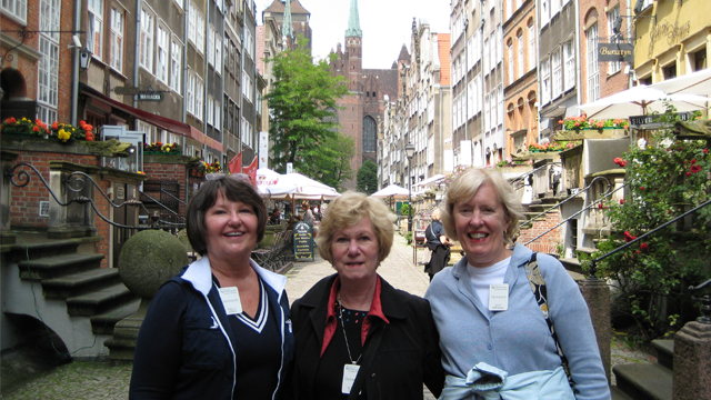 The Sunshine Girls on a street in the old town of Gdansk, Poland